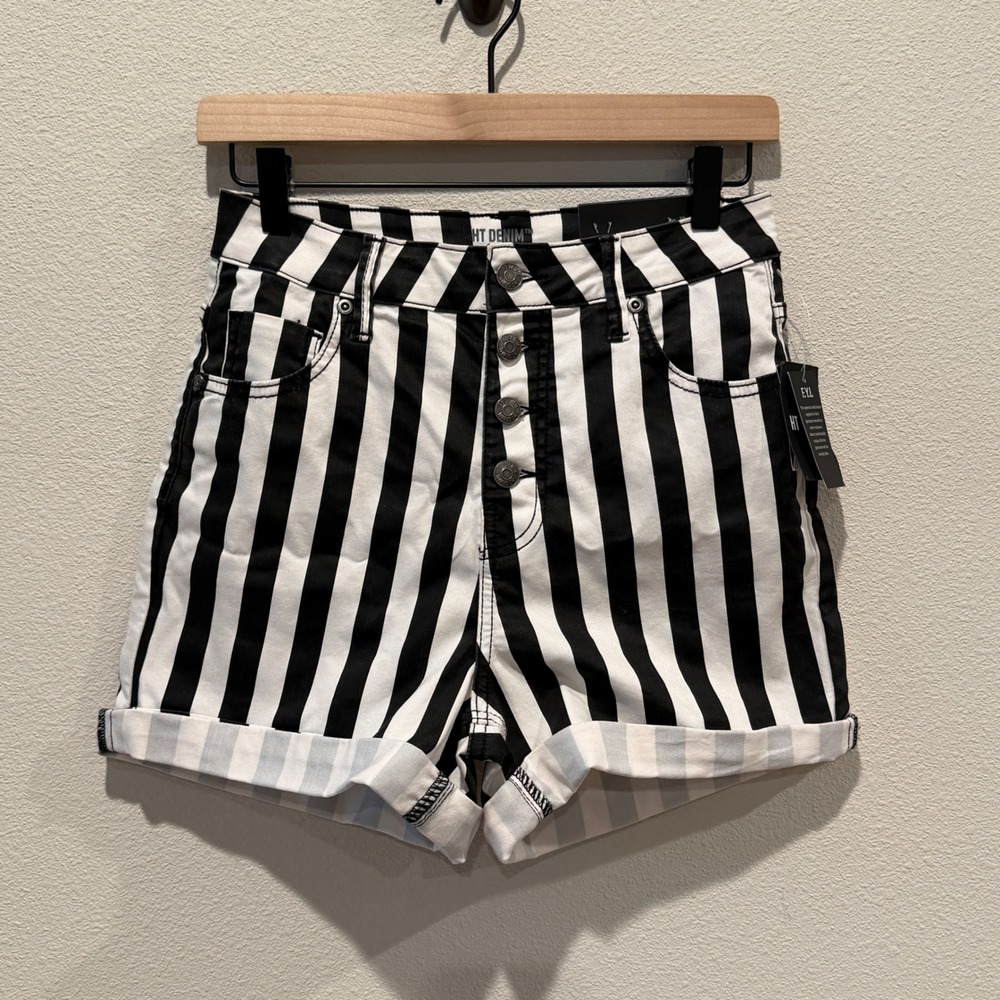 HOT TOPIC Women Shorts Size 3 Goth Grunge Beetlejuice Emo Punk Striped Denim